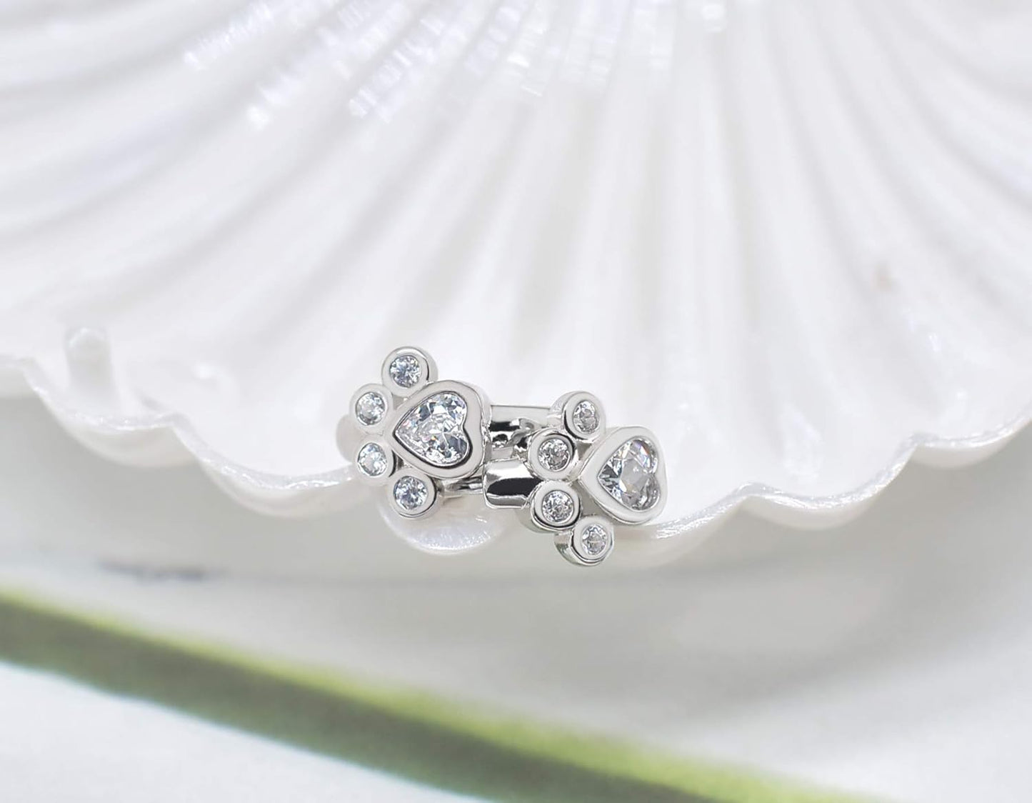 Pendientes de aros pequeños con motivo de huella de pata – Aros para mujer con diseño de animal